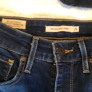 Levi’s High Rise Skinny blue Jean